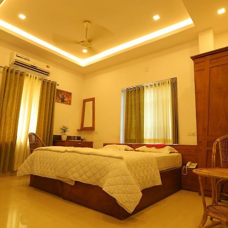 Sapphire Inn Nedumbassery Ngoại thất bức ảnh