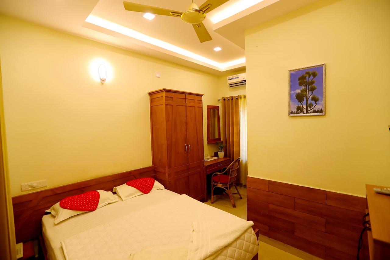 Sapphire Inn Nedumbassery Ngoại thất bức ảnh