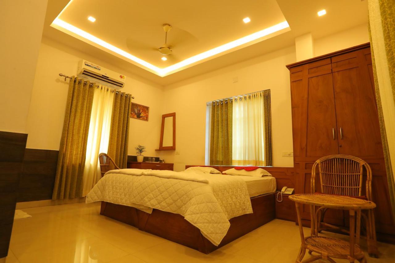 Sapphire Inn Nedumbassery Ngoại thất bức ảnh