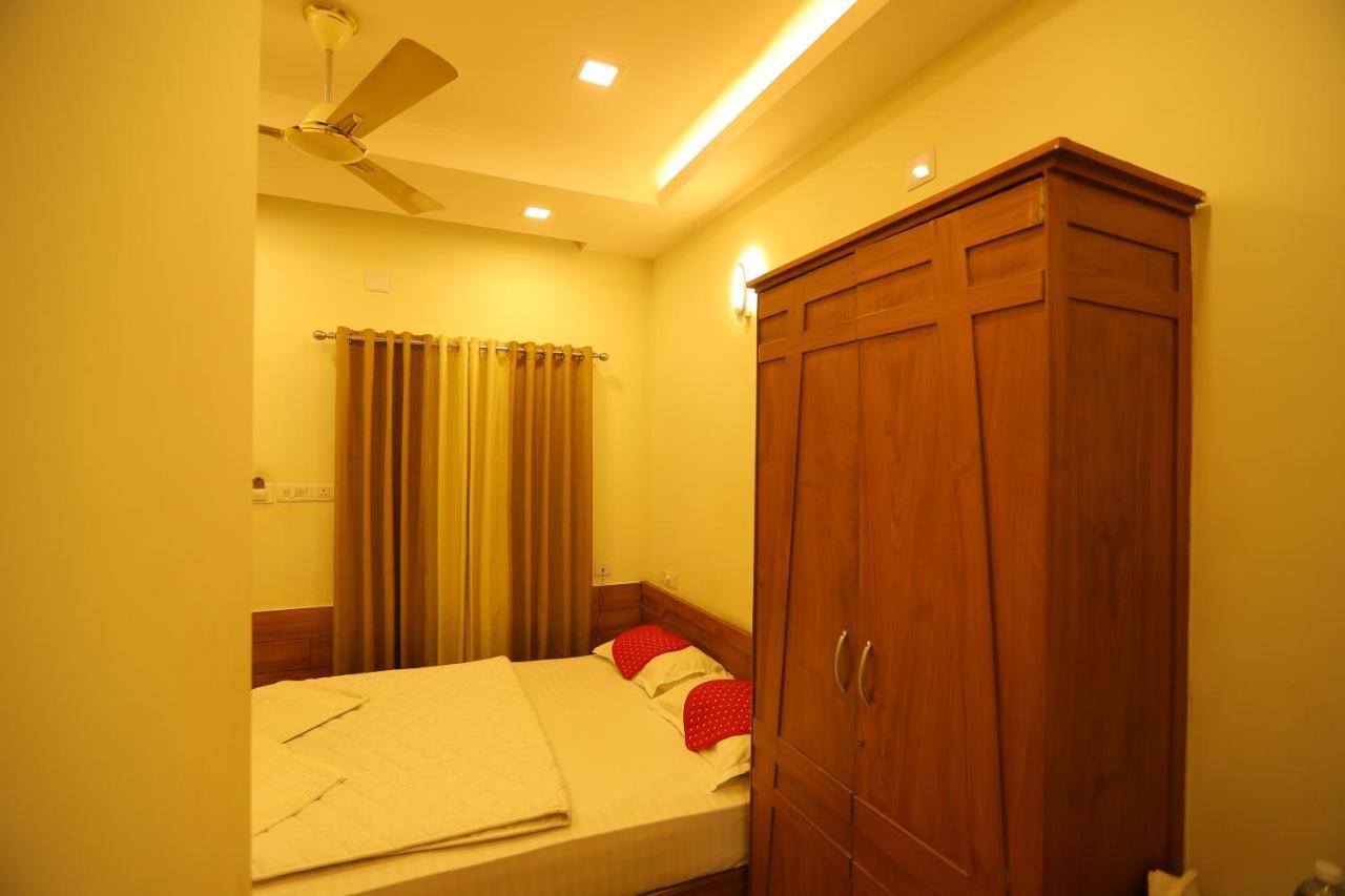 Sapphire Inn Nedumbassery Ngoại thất bức ảnh