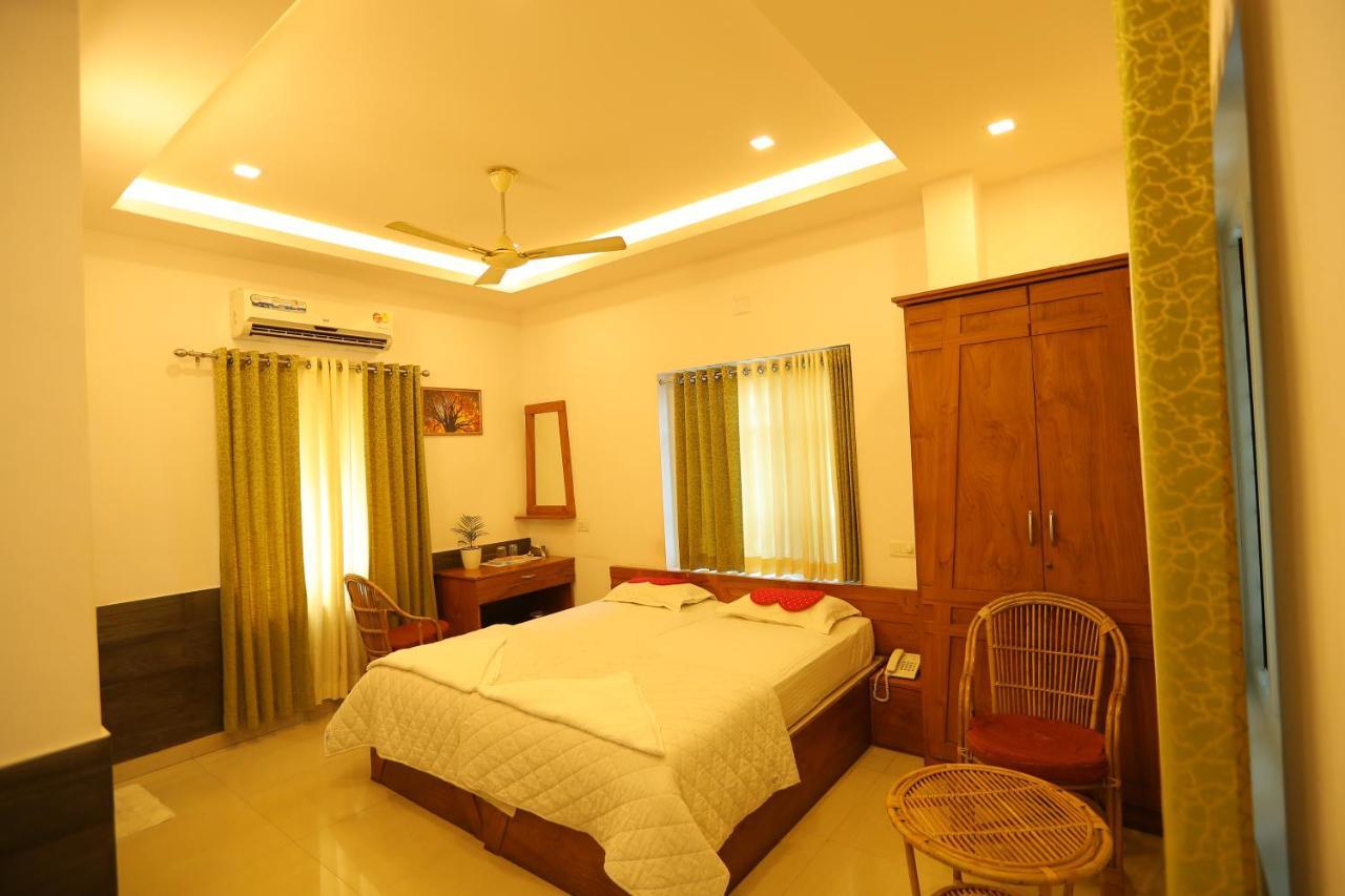 Sapphire Inn Nedumbassery Ngoại thất bức ảnh