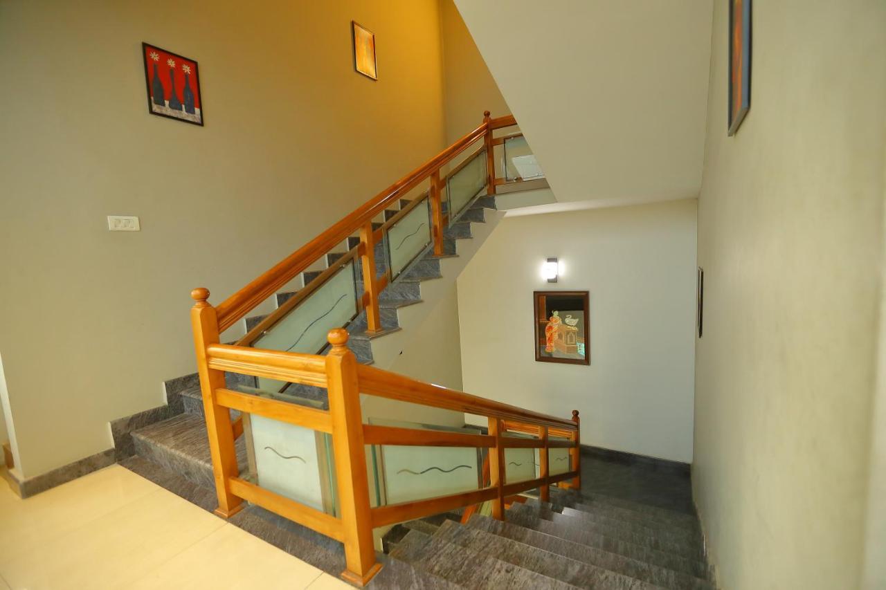 Sapphire Inn Nedumbassery Ngoại thất bức ảnh