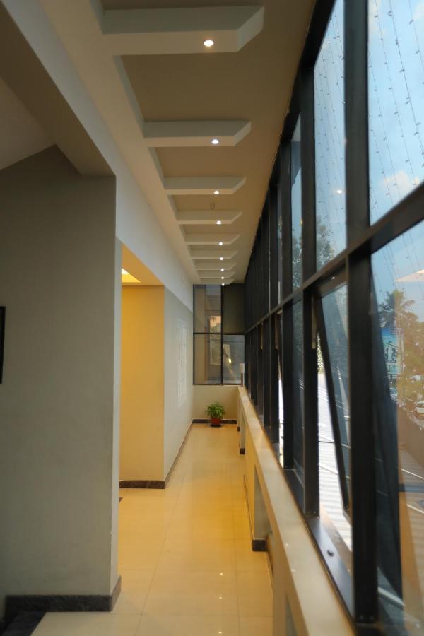 Sapphire Inn Nedumbassery Ngoại thất bức ảnh