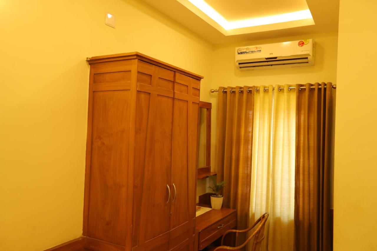 Sapphire Inn Nedumbassery Ngoại thất bức ảnh