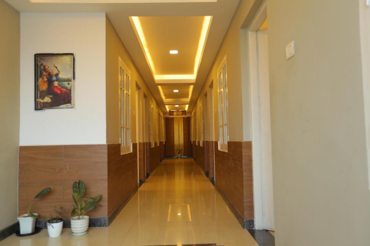 Sapphire Inn Nedumbassery Ngoại thất bức ảnh