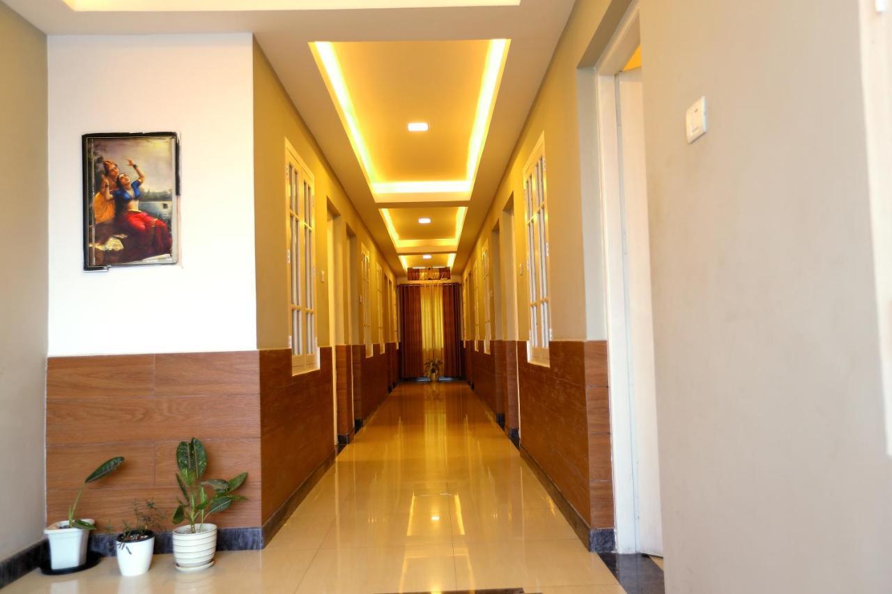 Sapphire Inn Nedumbassery Ngoại thất bức ảnh