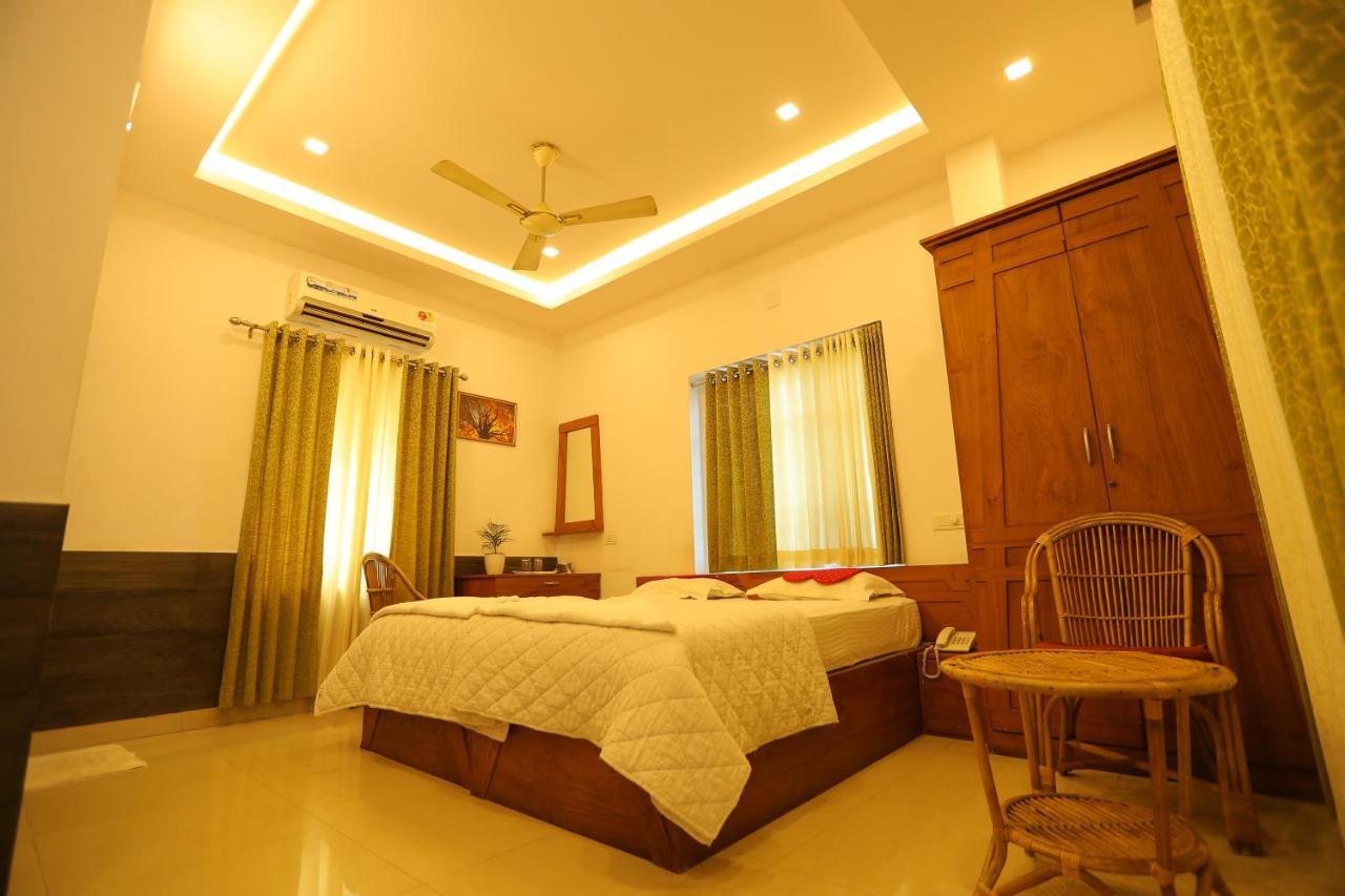 Sapphire Inn Nedumbassery Ngoại thất bức ảnh