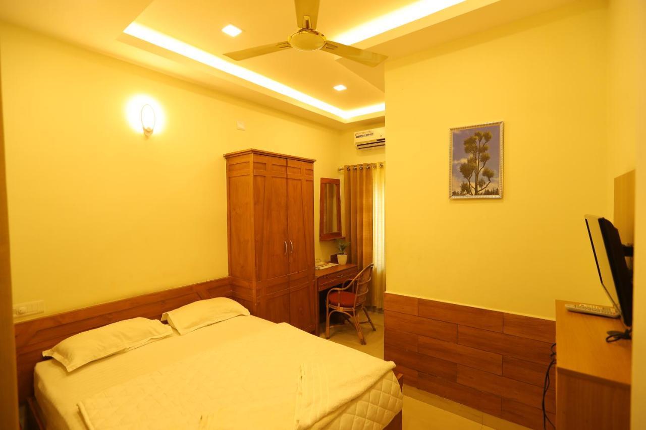 Sapphire Inn Nedumbassery Ngoại thất bức ảnh