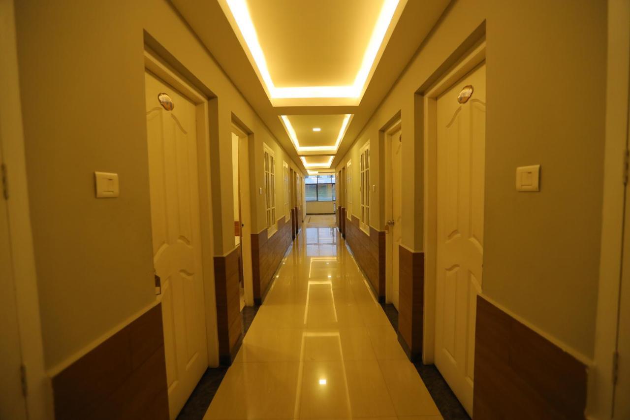 Sapphire Inn Nedumbassery Ngoại thất bức ảnh