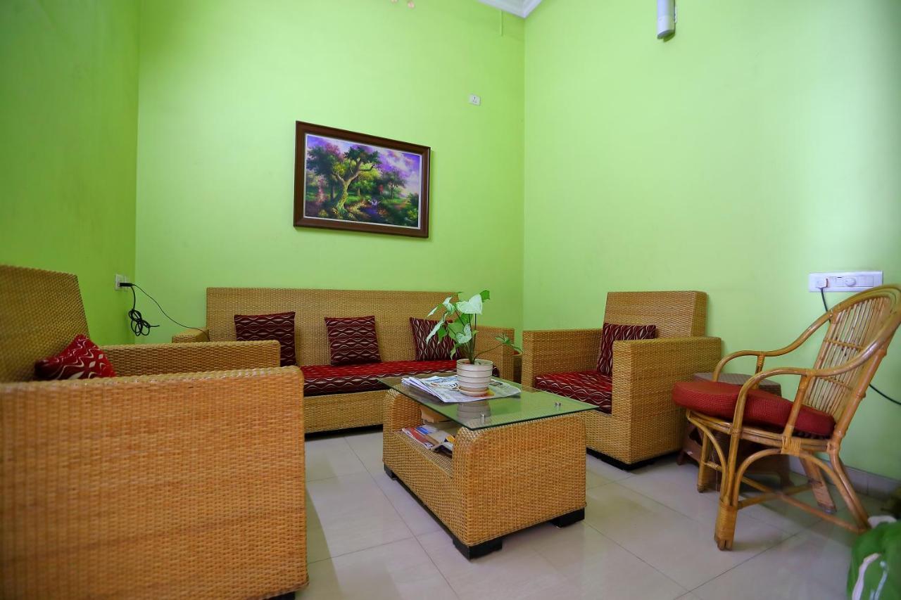 Sapphire Inn Nedumbassery Ngoại thất bức ảnh