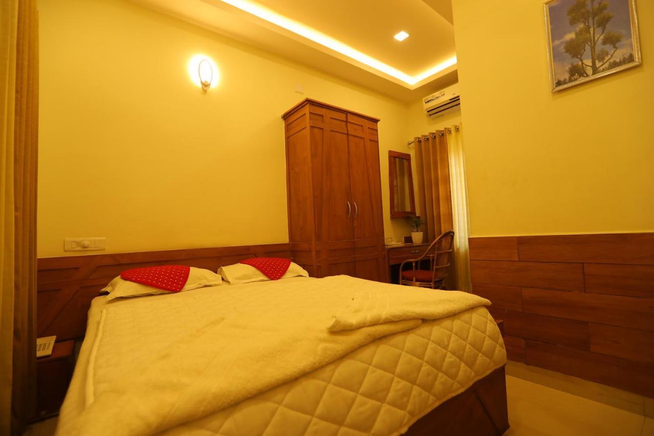 Sapphire Inn Nedumbassery Ngoại thất bức ảnh