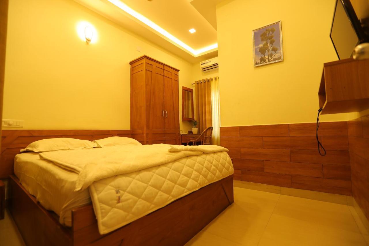 Sapphire Inn Nedumbassery Ngoại thất bức ảnh