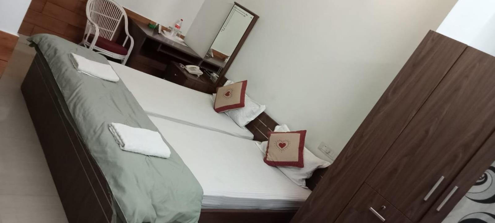 Sapphire Inn Nedumbassery Ngoại thất bức ảnh