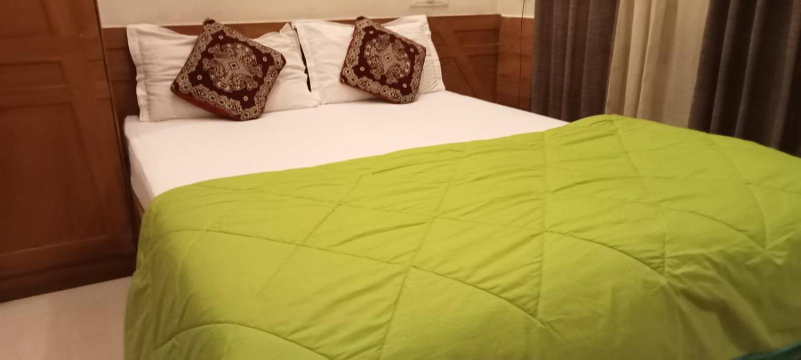 Sapphire Inn Nedumbassery Ngoại thất bức ảnh