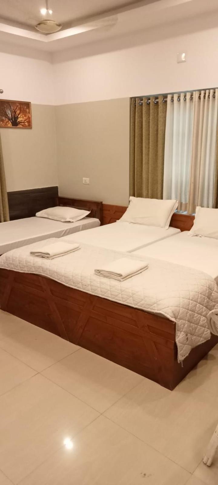 Sapphire Inn Nedumbassery Ngoại thất bức ảnh